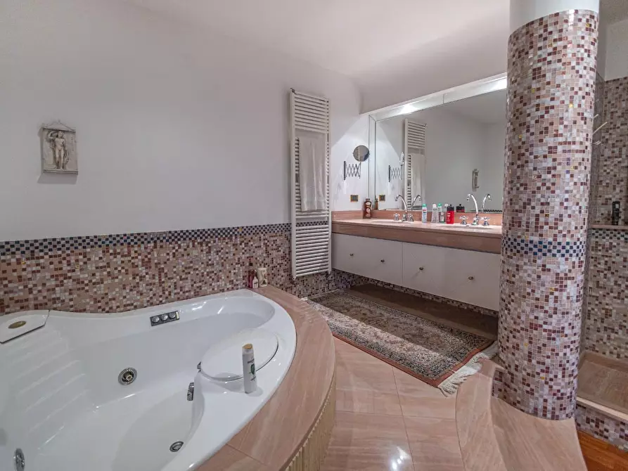 Immagine 28 di Villa in vendita  a Fucecchio