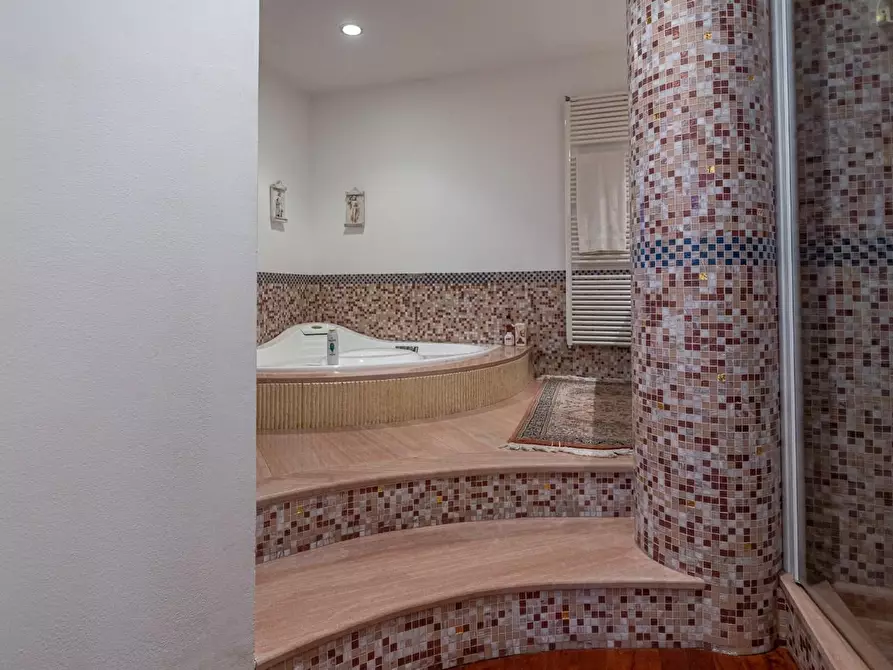 Immagine 26 di Villa in vendita  a Fucecchio