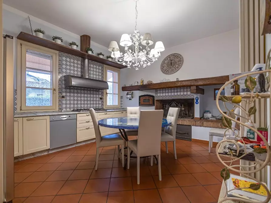 Immagine 6 di Villa in vendita  a Fucecchio