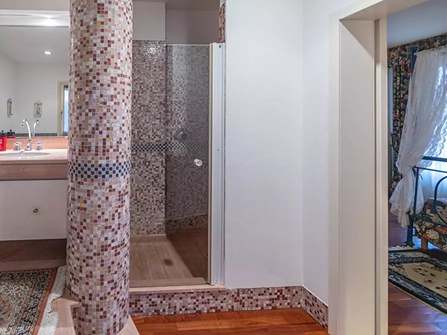 Immagine 30 di Villa in vendita  a Fucecchio