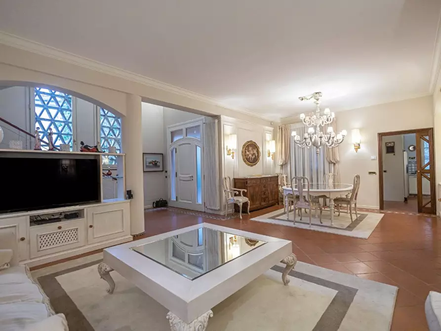 Immagine 2 di Villa in vendita  a Fucecchio