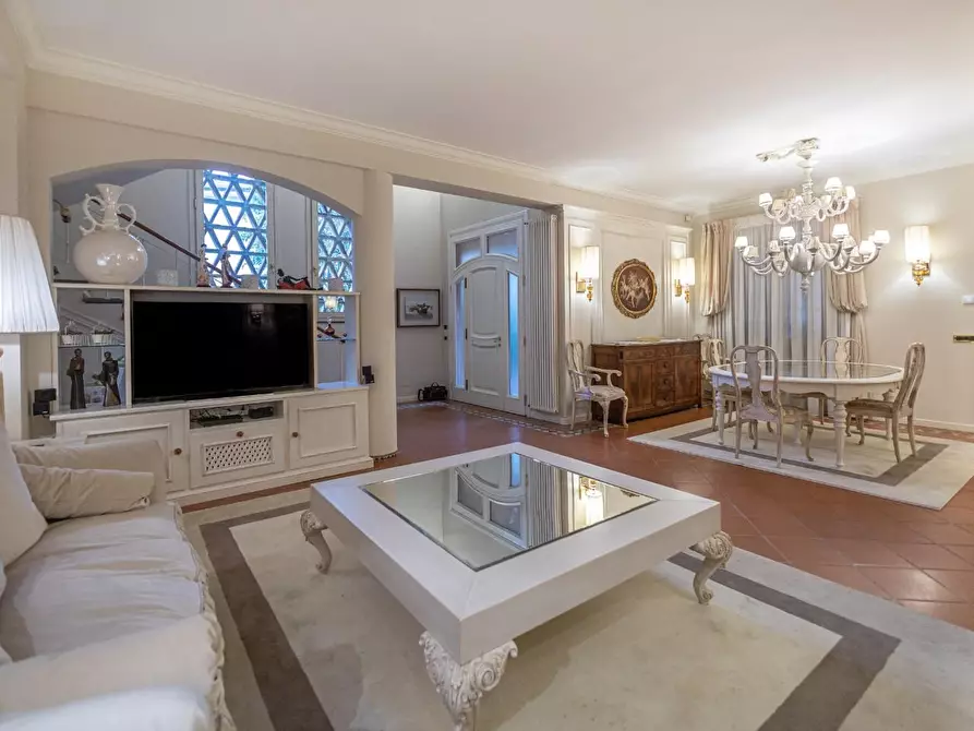 Immagine 3 di Villa in vendita  a Fucecchio