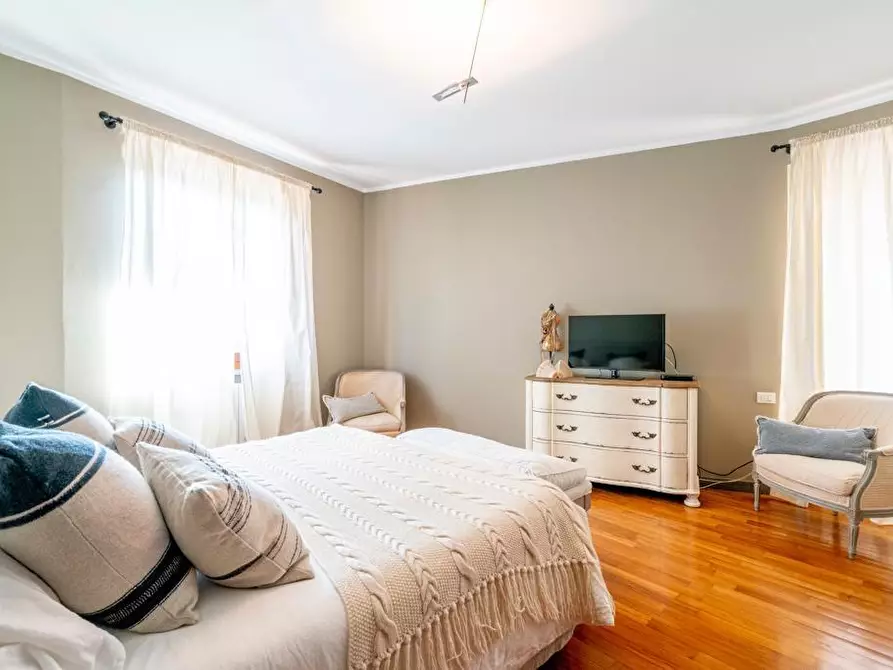 Immagine 12 di Villa in vendita  a Montignoso