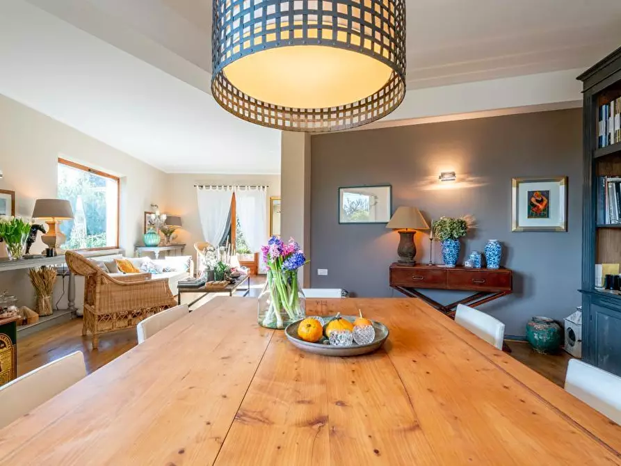 Immagine 7 di Villa in vendita  a Montignoso