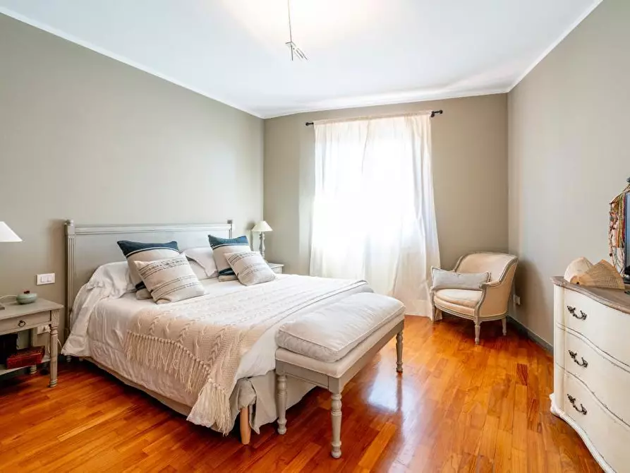 Immagine 18 di Villa in vendita  a Montignoso