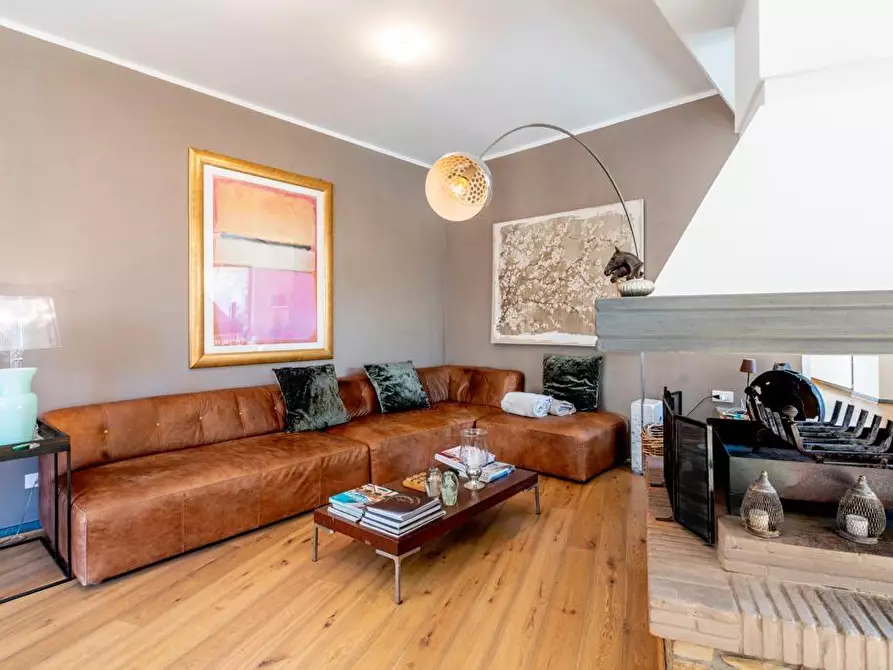 Immagine 4 di Villa in vendita  a Montignoso