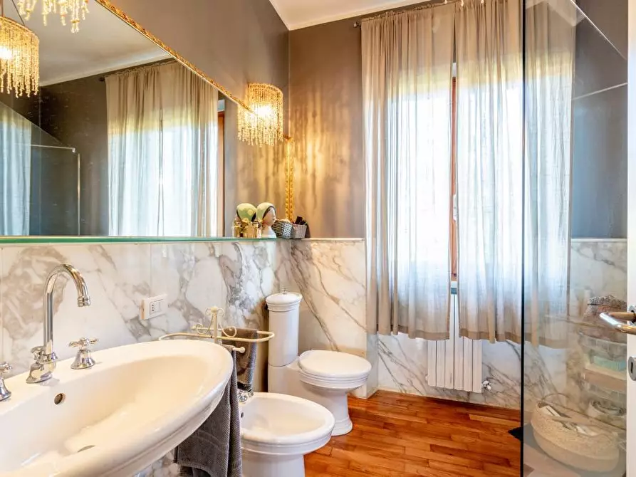 Immagine 17 di Villa in vendita  a Montignoso