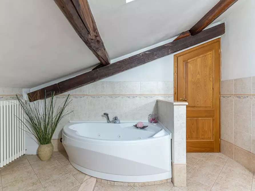 Immagine 46 di Appartamento in vendita  a Capraia E Limite