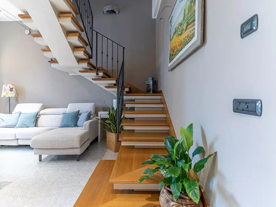 Immagine 4 di Appartamento in vendita  a Capraia E Limite