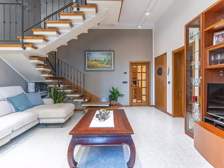 Immagine 1 di Appartamento in vendita  a Capraia E Limite