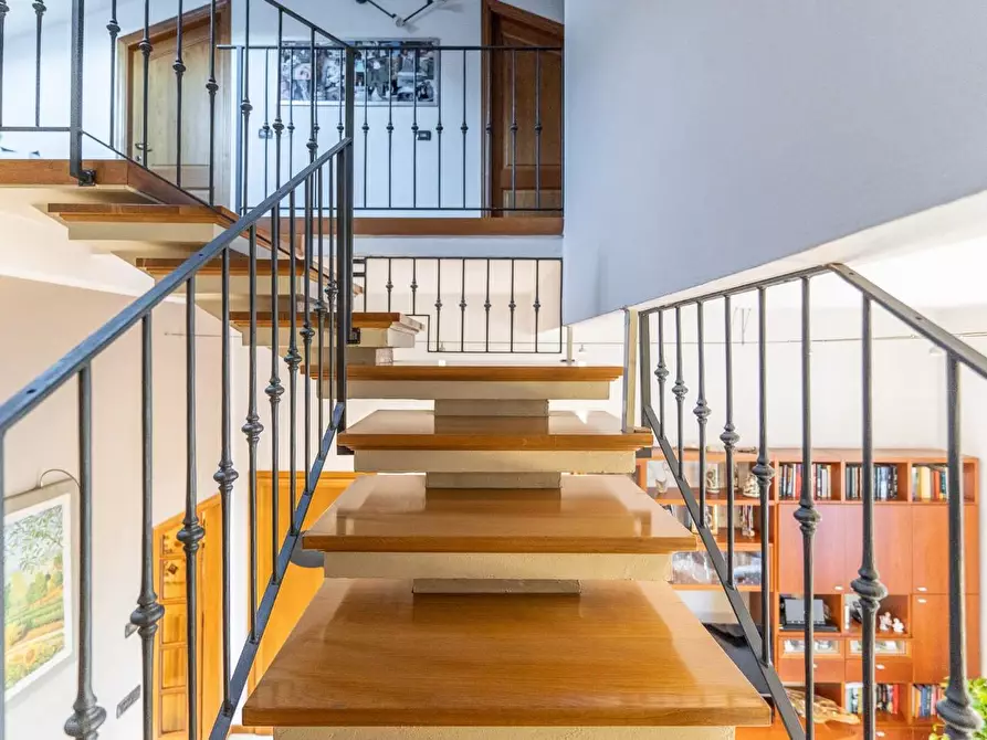 Immagine 32 di Appartamento in vendita  a Capraia E Limite