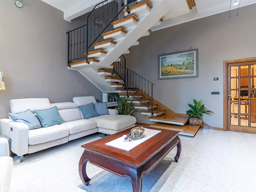 Immagine 2 di Appartamento in vendita  a Capraia E Limite