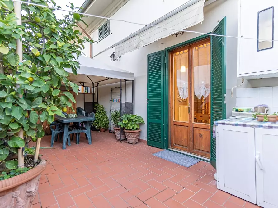 Immagine 12 di Appartamento in vendita  a Capraia E Limite