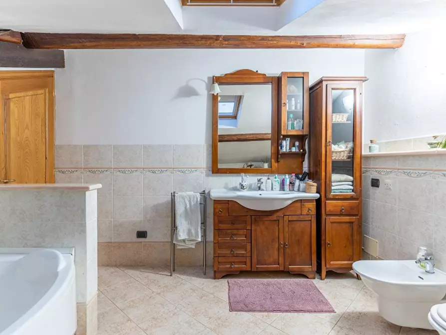 Immagine 43 di Appartamento in vendita  a Capraia E Limite