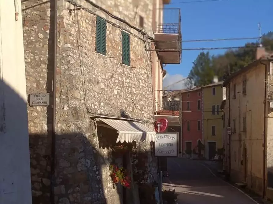 Immagine 2 di Appartamento in vendita  a Semproniano