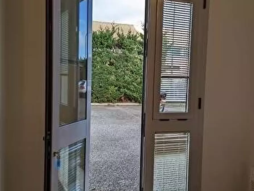 Immagine 5 di Ufficio in affitto  a Lucca