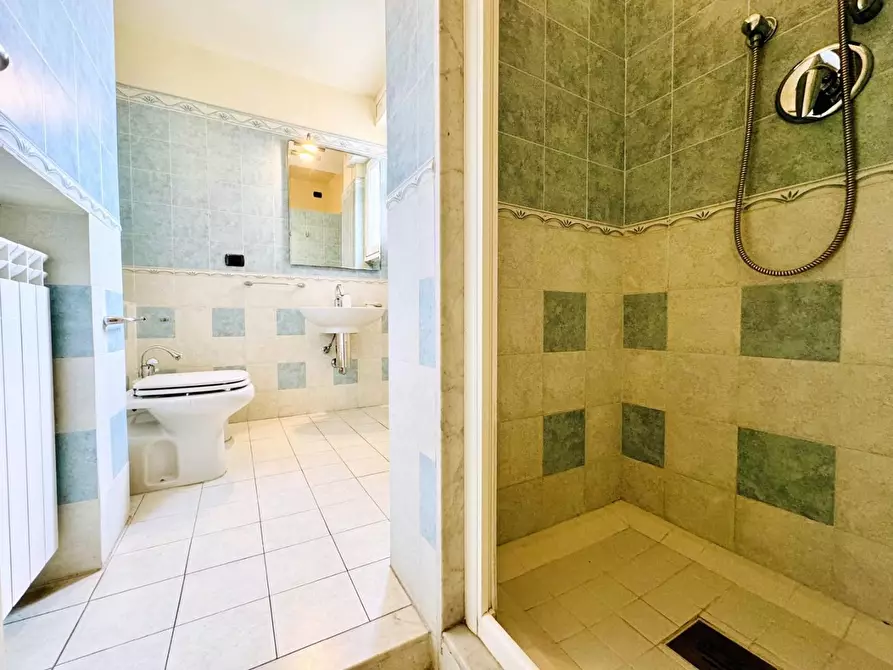 Immagine 26 di Appartamento in vendita  a Viareggio