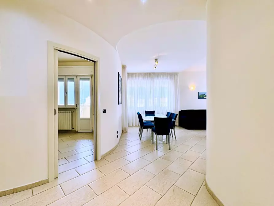 Immagine 4 di Appartamento in vendita  a Viareggio