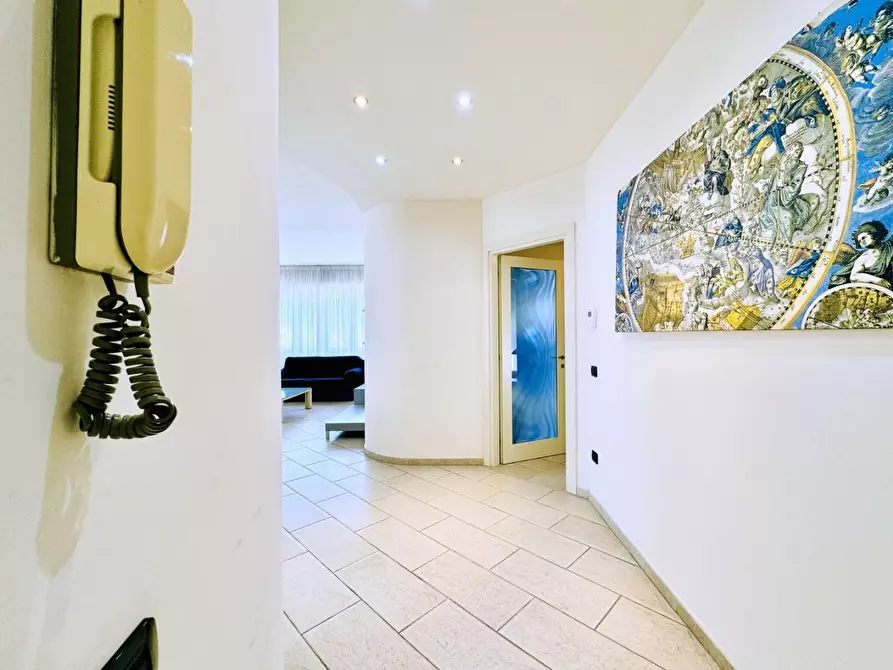 Immagine 2 di Appartamento in vendita  a Viareggio