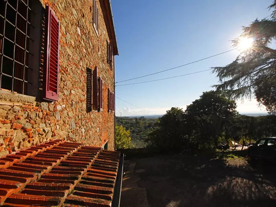Immagine 2 di Casa colonica in vendita  a Larciano