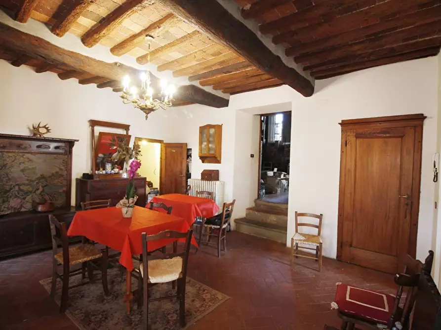 Immagine 3 di Casa colonica in vendita  a Larciano