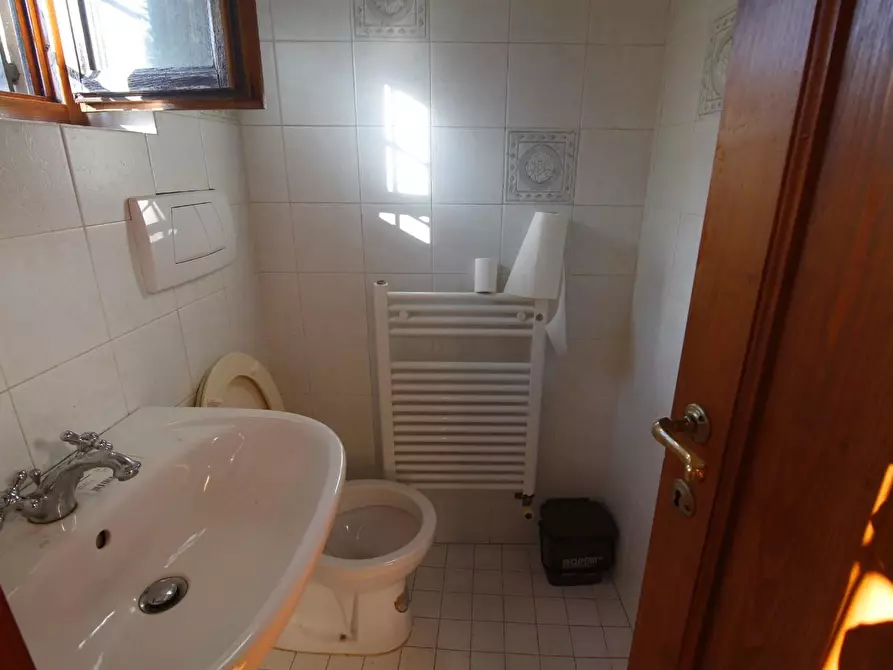 Immagine 13 di Casa colonica in vendita  a Larciano