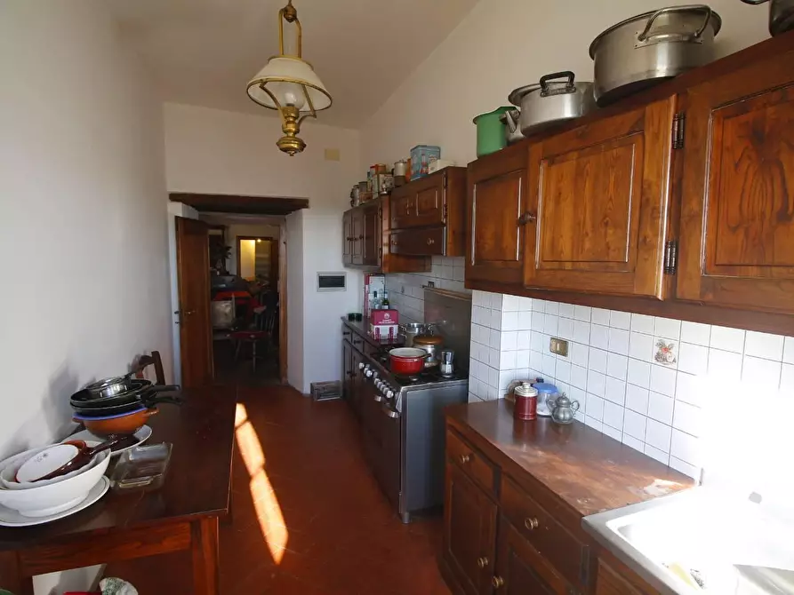 Immagine 11 di Casa colonica in vendita  a Larciano