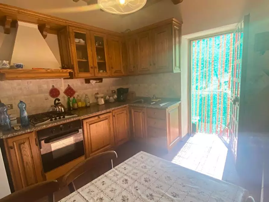 Immagine 18 di Rustico / casale in vendita  a Lucca