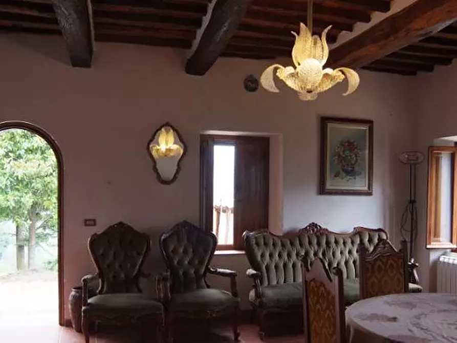 Immagine 3 di Rustico / casale in vendita  a Lucca