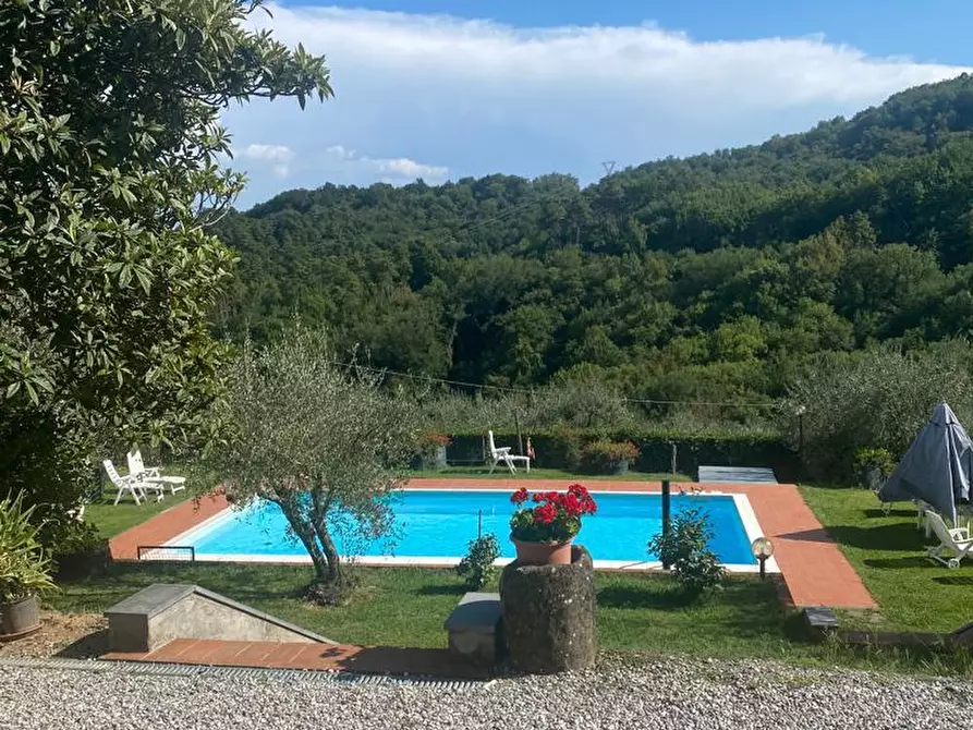 Immagine 7 di Rustico / casale in vendita  a Lucca