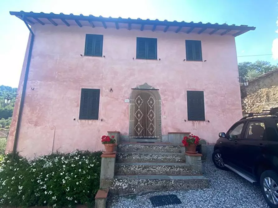 Immagine 10 di Rustico / casale in vendita  a Lucca