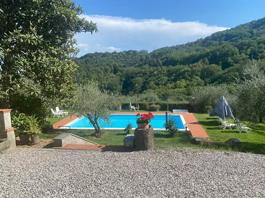 Immagine 6 di Rustico / casale in vendita  a Lucca
