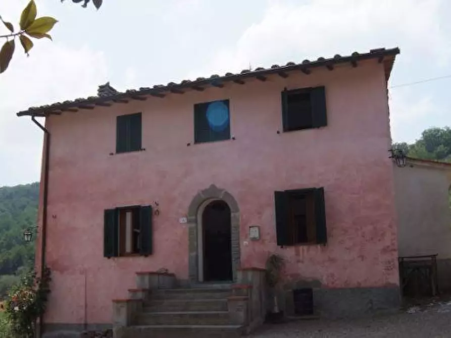 Immagine 2 di Rustico / casale in vendita  a Lucca