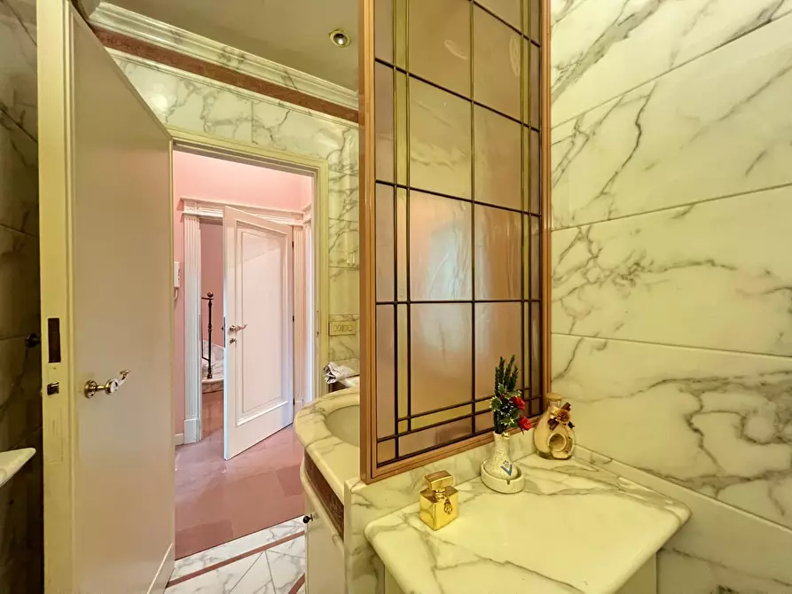 Immagine 39 di Villa in vendita  a Empoli