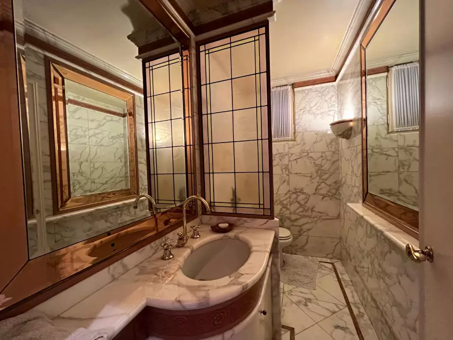 Immagine 37 di Villa in vendita  a Empoli