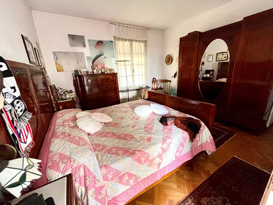 Immagine 11 di Porzione di casa in vendita  a Massa