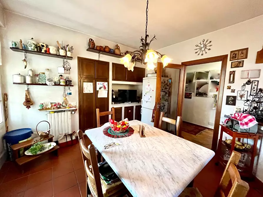 Immagine 8 di Porzione di casa in vendita  a Massa