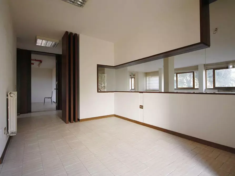 Immagine 10 di Ufficio in affitto  a Vinci