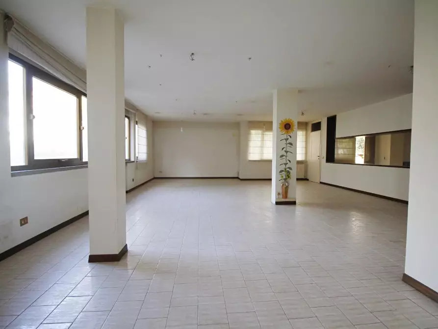 Immagine 6 di Ufficio in affitto  a Vinci