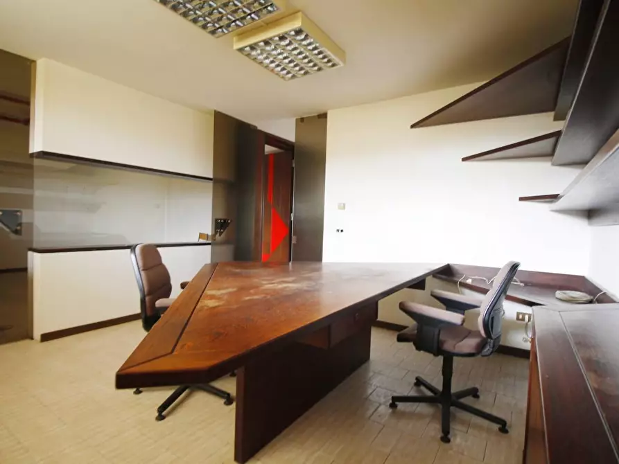 Immagine 9 di Ufficio in affitto  a Vinci