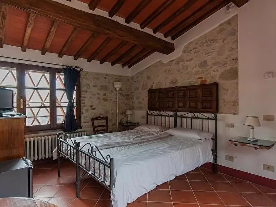 Immagine 1 di Casa colonica in vendita  a Castellina In Chianti