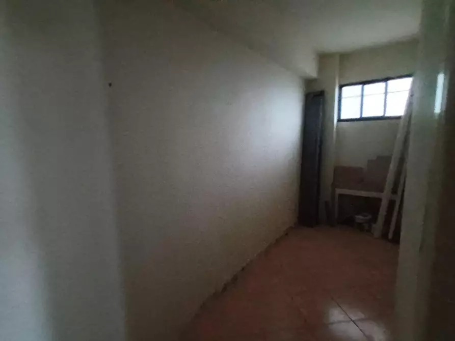 Immagine 13 di Locale commerciale in vendita  a Lucca