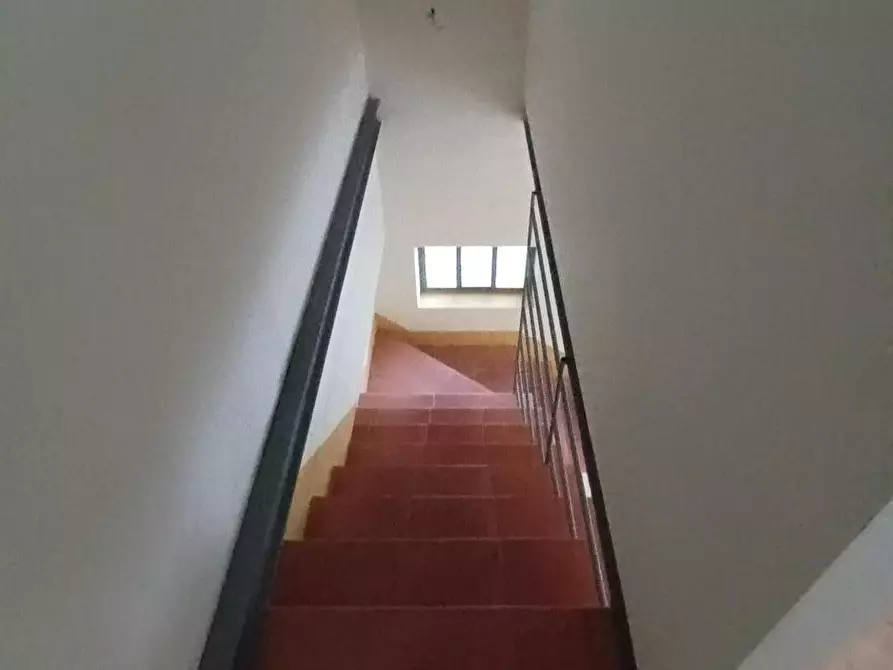 Immagine 2 di Locale commerciale in vendita  a Lucca