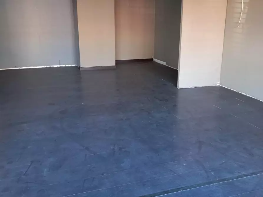 Immagine 3 di Negozio in vendita  a Viareggio