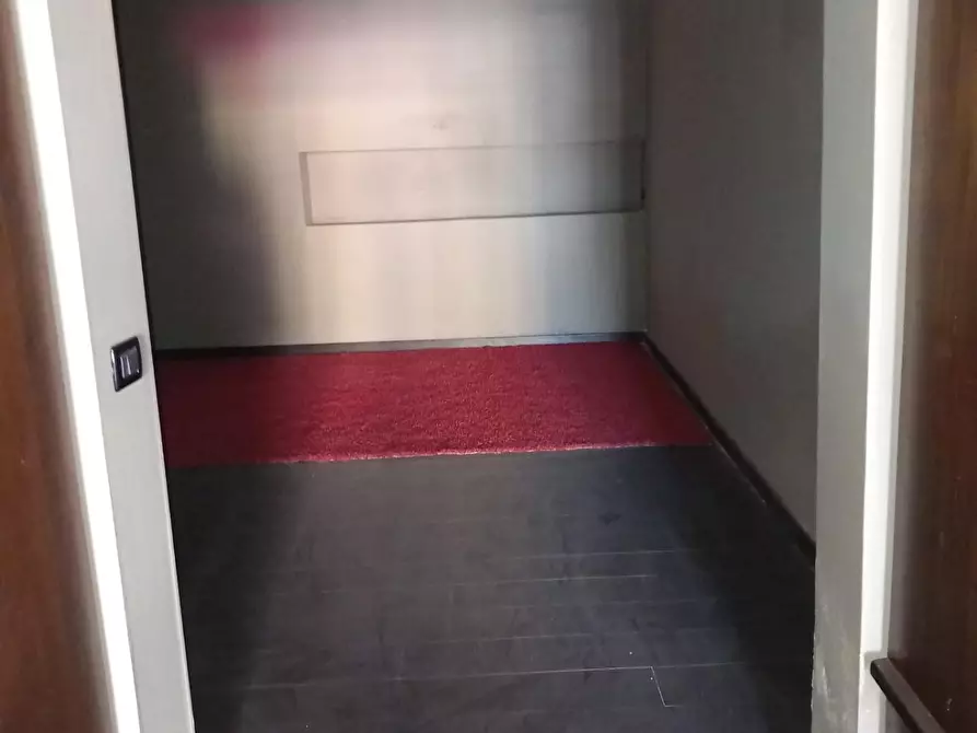 Immagine 7 di Negozio in vendita  a Viareggio