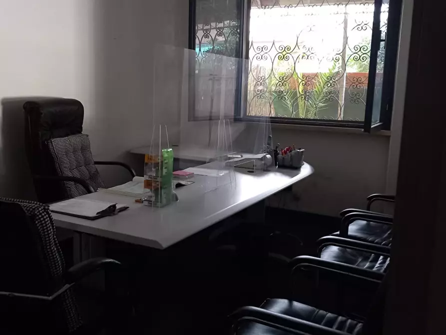 Immagine 4 di Negozio in vendita  a Viareggio