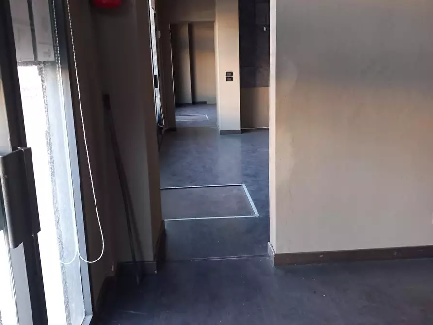 Immagine 6 di Negozio in vendita  a Viareggio