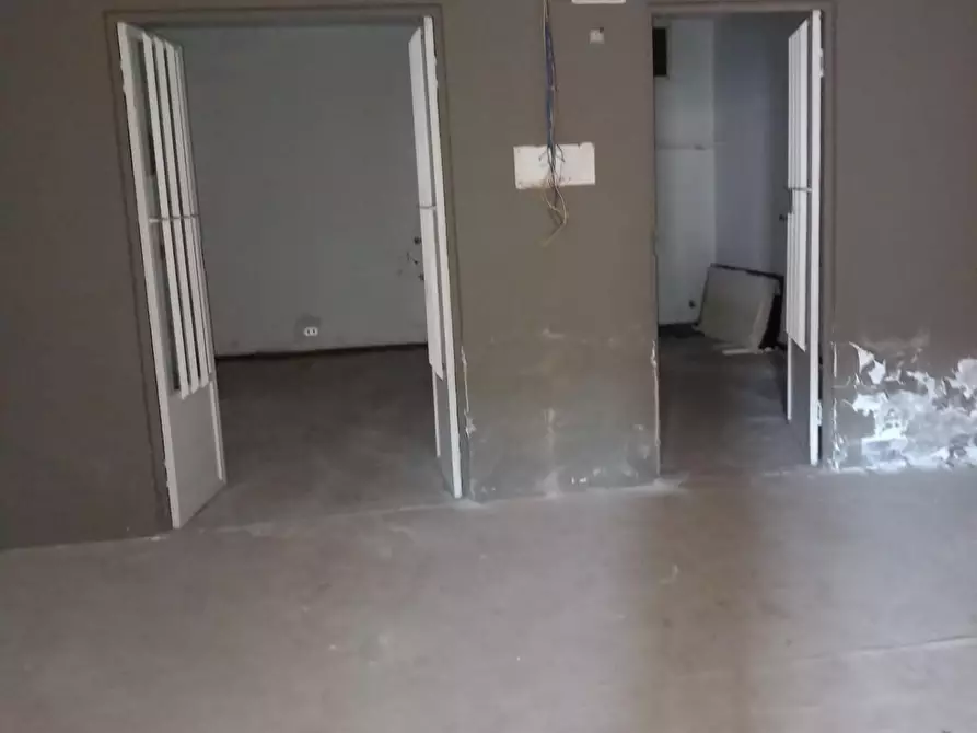 Immagine 4 di Capannone industriale in vendita  a Viareggio