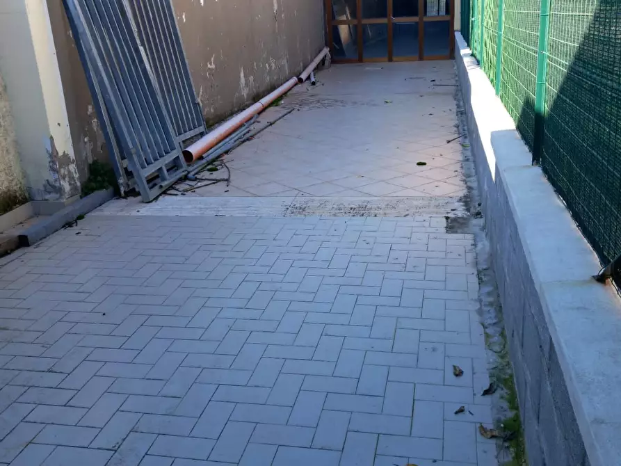 Immagine 5 di Capannone industriale in vendita  a Viareggio