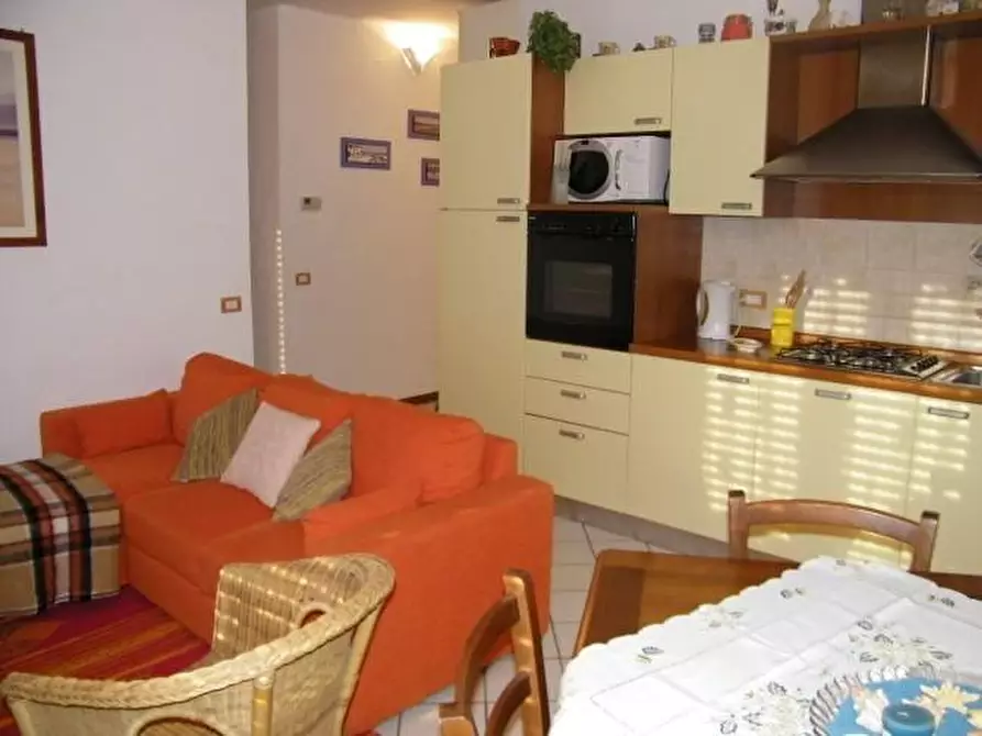 Immagine 6 di Appartamento in vendita  a Montignoso